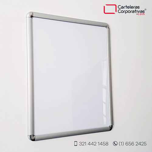 cartelera marco abatible 60x50 cms para 4 hojas carta vista lateral