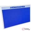 producto cartelera convencional de corcho forrado en paño con marco en aluminio y logotipo vista diagonal color azul