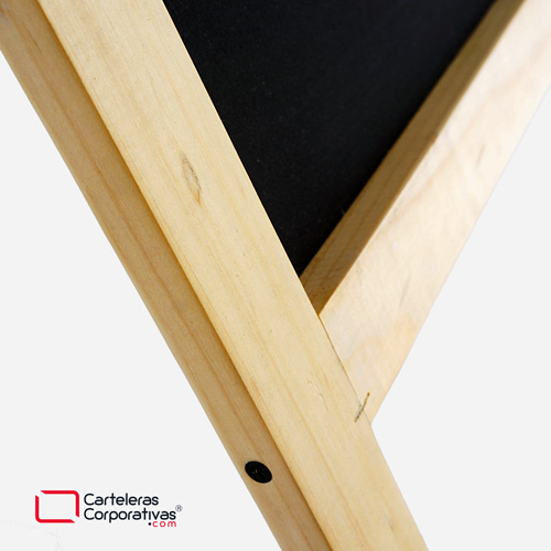 detalle esquina Tablero rompetráfico para tiza marco natural en madera doble cara