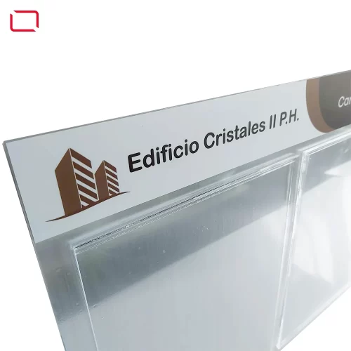 cartelera con dos bolsillos en acrílico tamaño carta vista detalle esquina