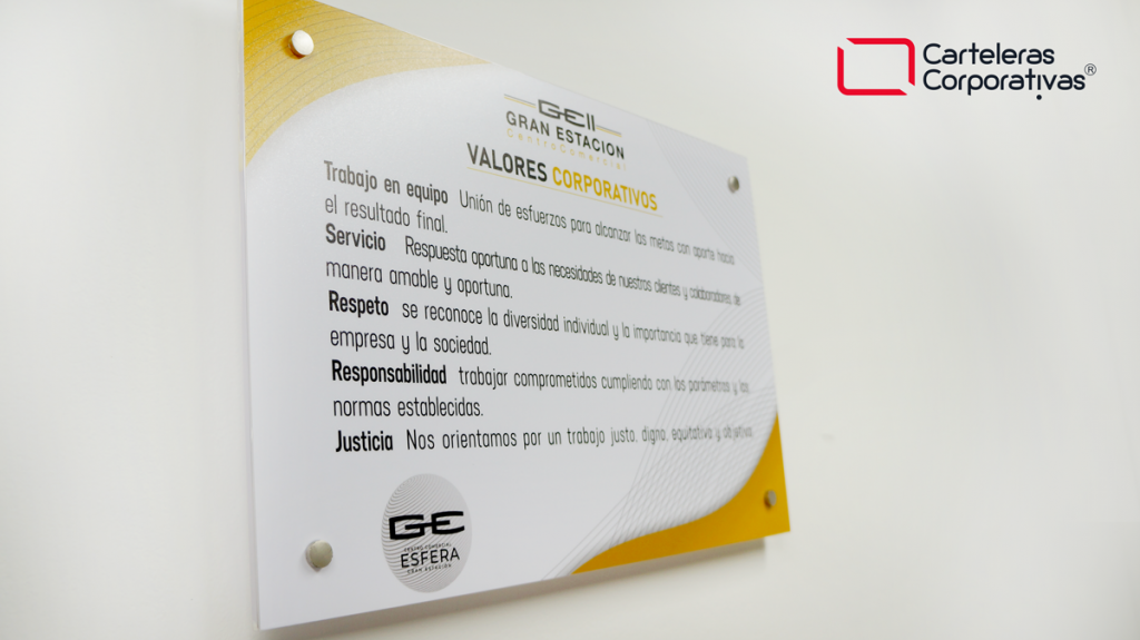 Valores corporativos en acrílico con dilatadores para centro comercial en Bogotá