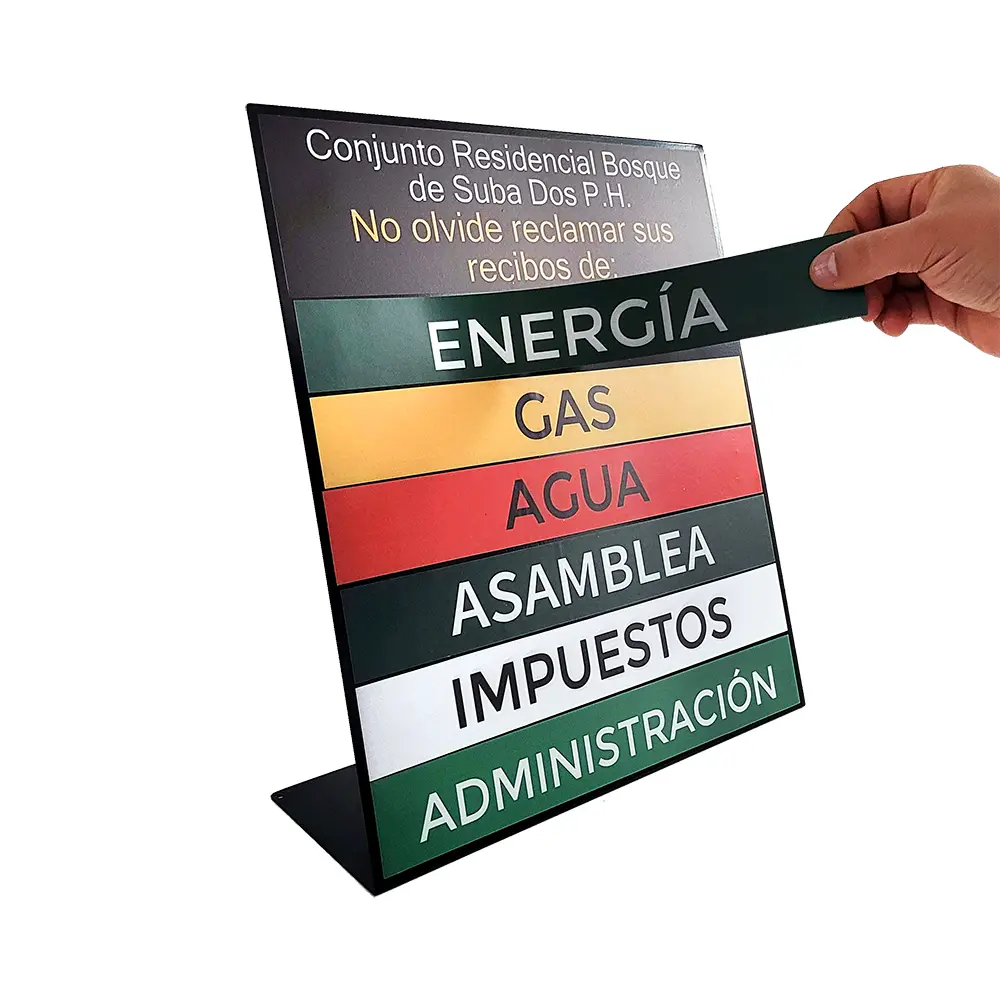 Recordatorio de recibos magnético con fichas intercambiables para escritorio (30×35 cms) vista general en acción