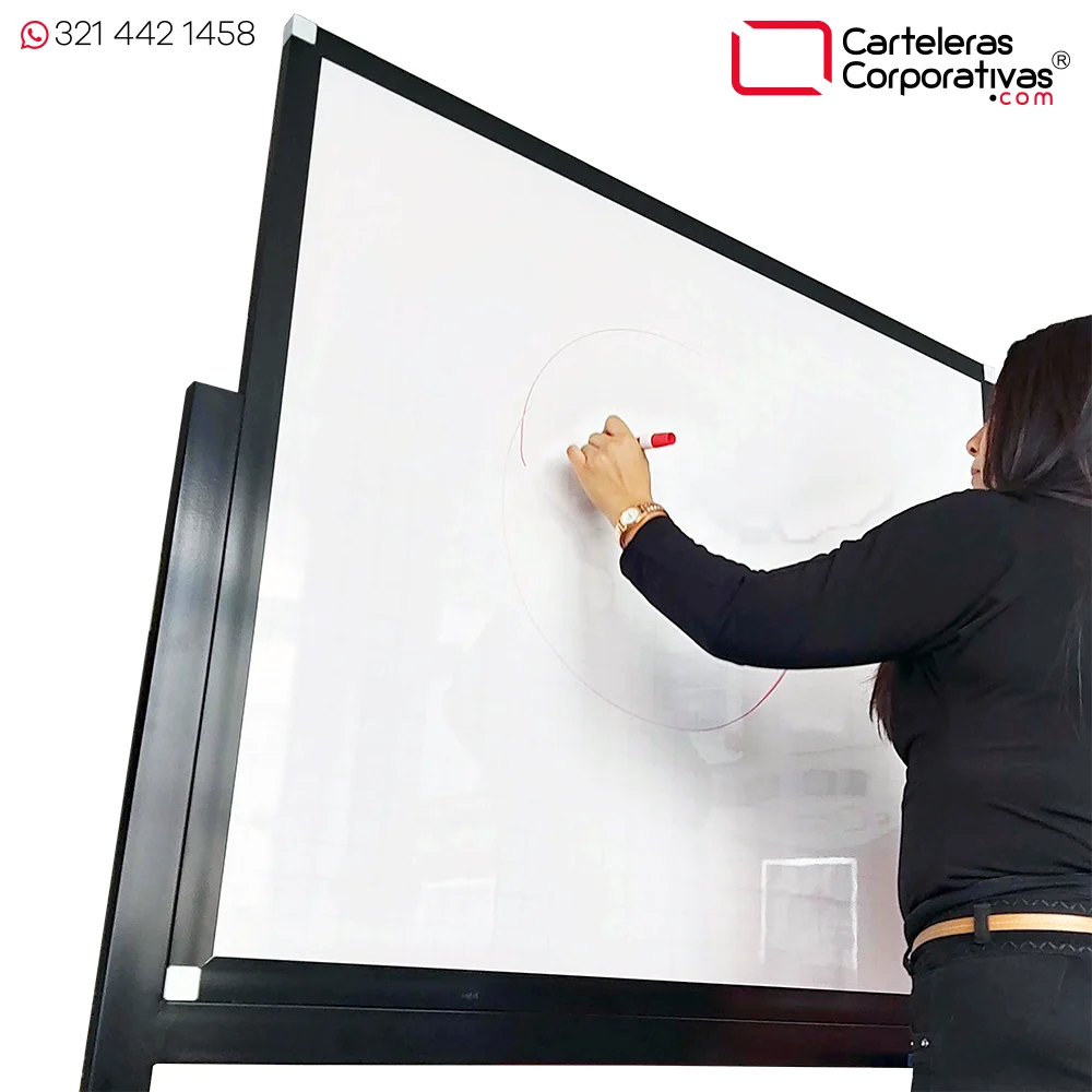 tablero acrílico blanco en pedestal tamaño 120x120 cm color negro vista inferior detalle