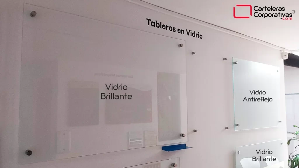 comparativo de vidrio brillante y vidrio antereflejo