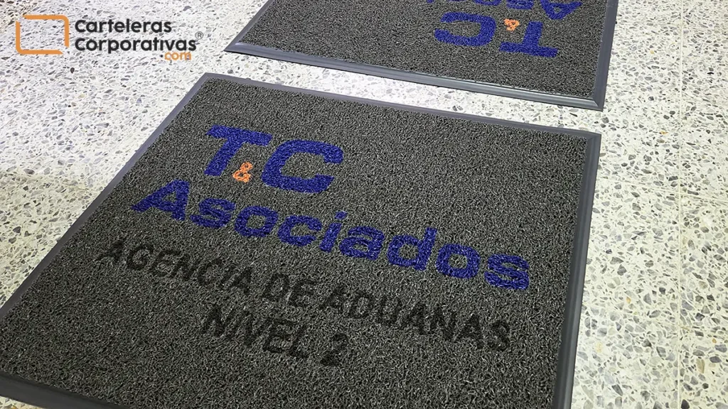 tapete atrapamugre marcado con logotipo para cali y buenaventura vista dos unidades