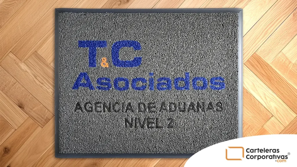 tapate atrapamugre marcado con logotipo para empresa en Cali y buenaventura vista superior